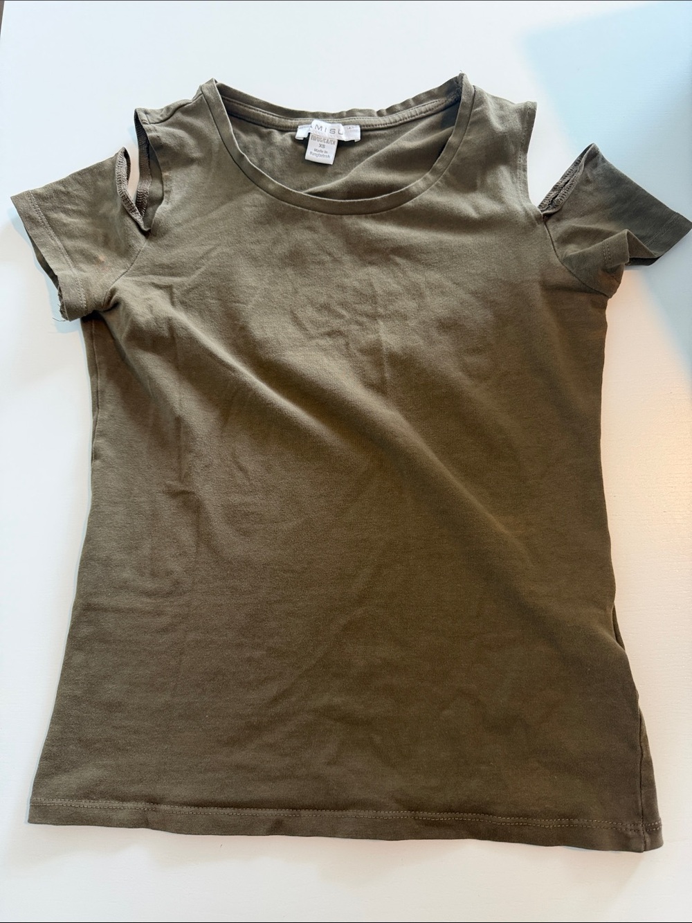 Amisu Olive Green Cold-Shoulder Tee